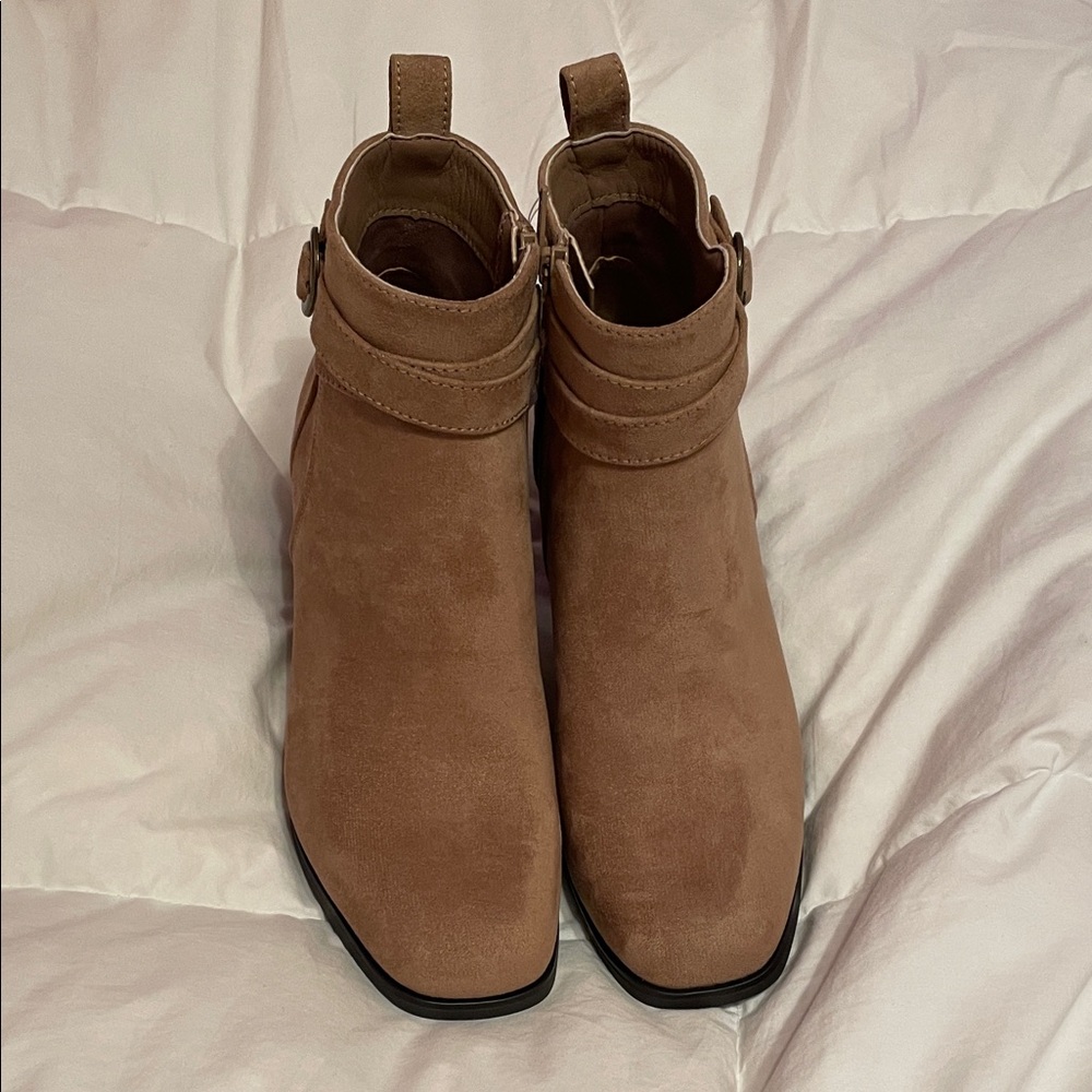 Elegant Tan Ankle Boots